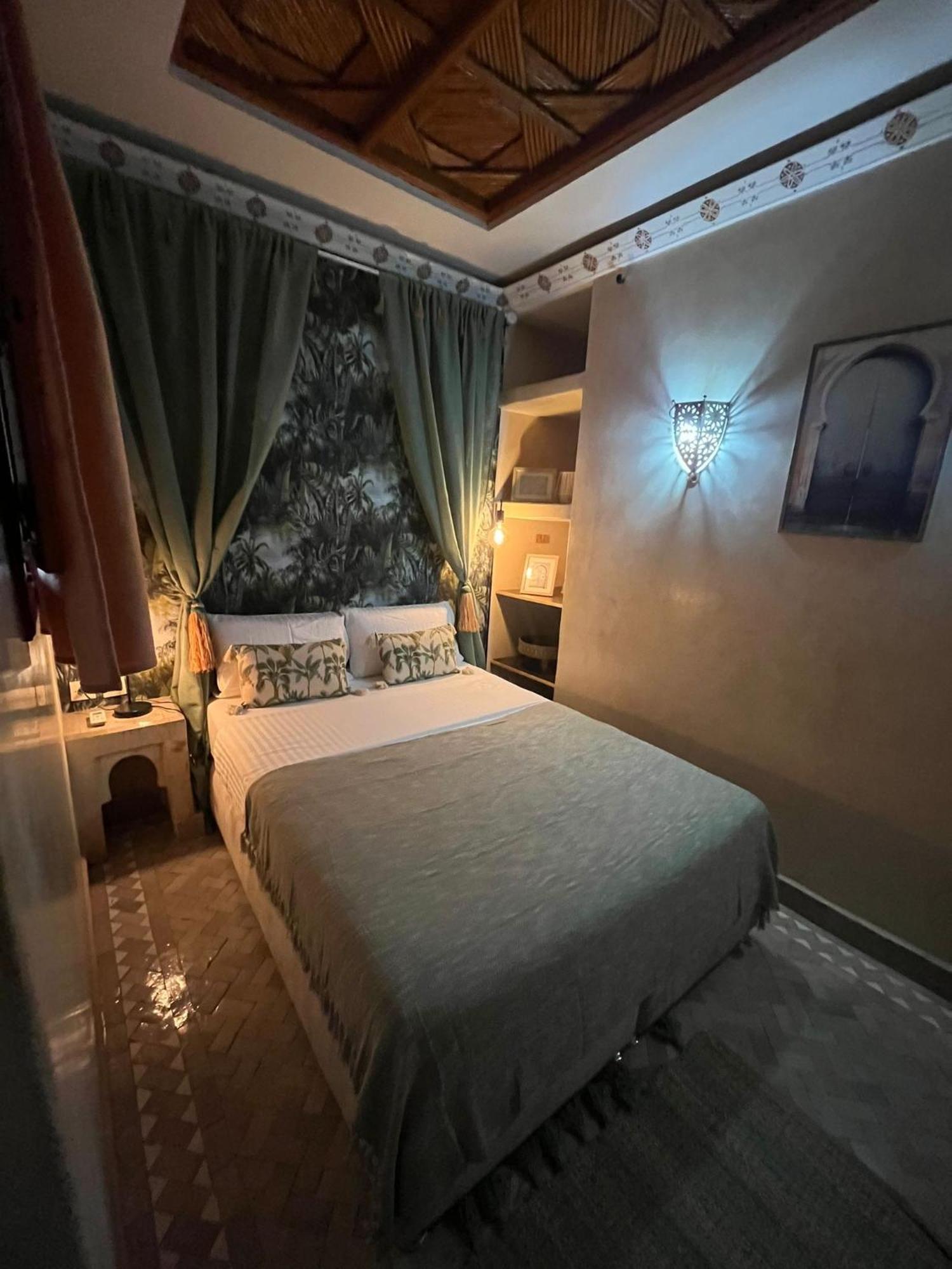 Riad Amazing Amazigh Avec Jacuzzi Petit Dejeuner Compris Avec Aussi Chambres Familiales Pres De La Place Jemaa El Fna Marrakesh Exterior photo