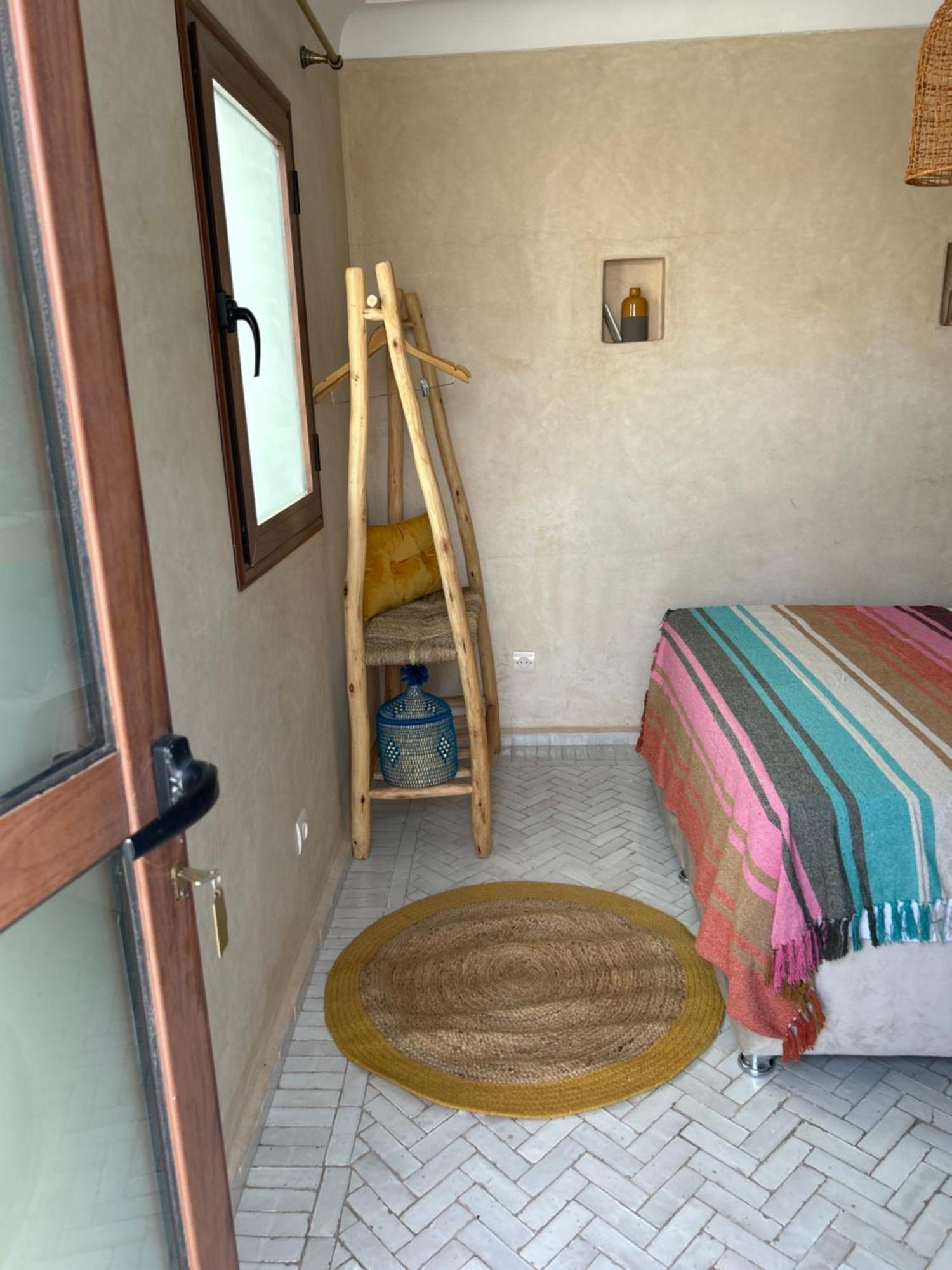 Riad Amazing Amazigh Avec Jacuzzi Petit Dejeuner Compris Avec Aussi Chambres Familiales Pres De La Place Jemaa El Fna Marrakesh Exterior photo